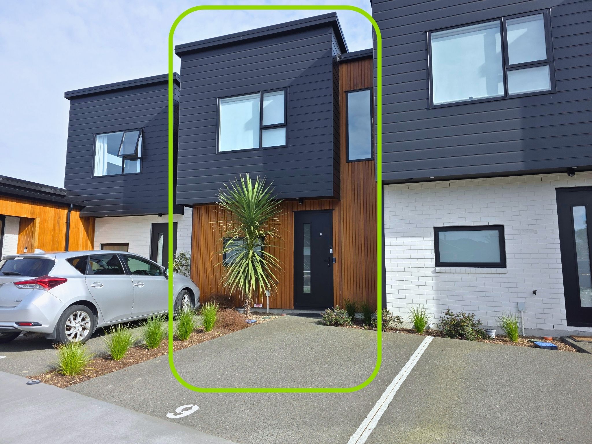 9/90 Knights Road 1